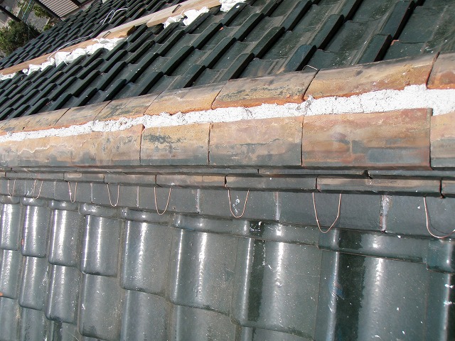 積み上げ工事中の熨斗瓦